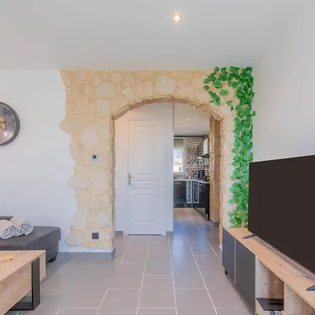 57m² Neuf Proche Du Centre Parking Saint-Raphael (Var)