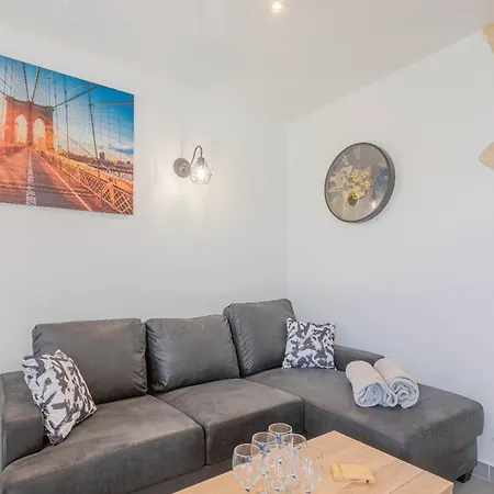 Apartment 57m² Neuf Proche Du Centre Parking *