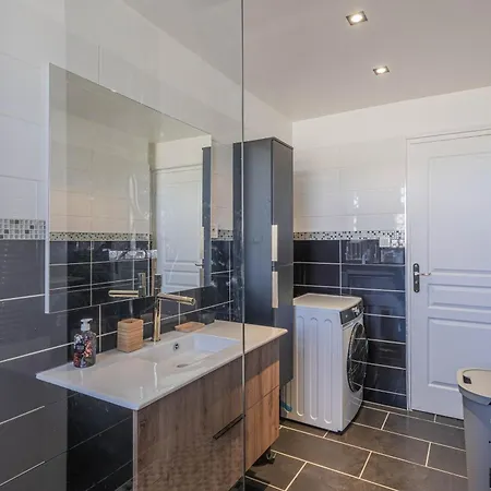 Apartment 57m² Neuf Proche Du Centre Parking *